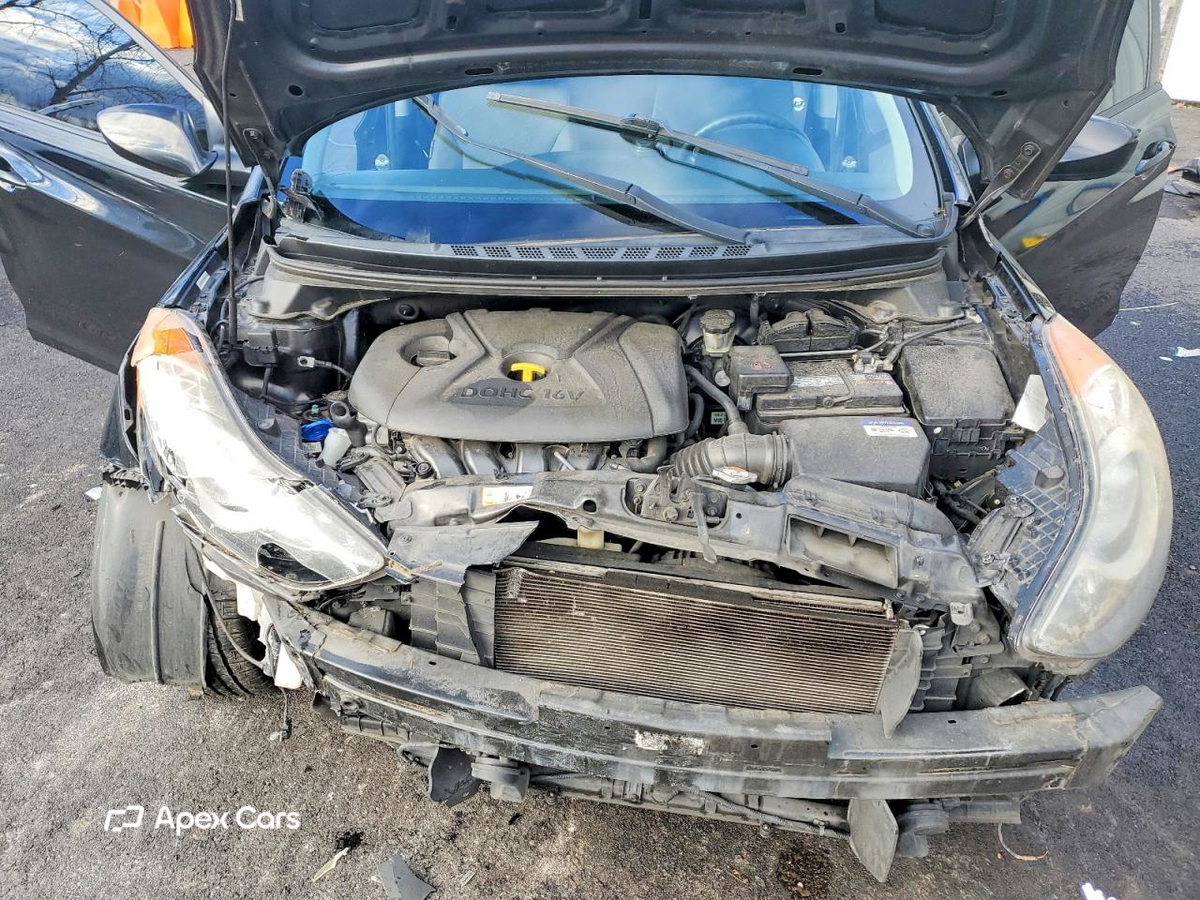 Hyundai Elantra 2012