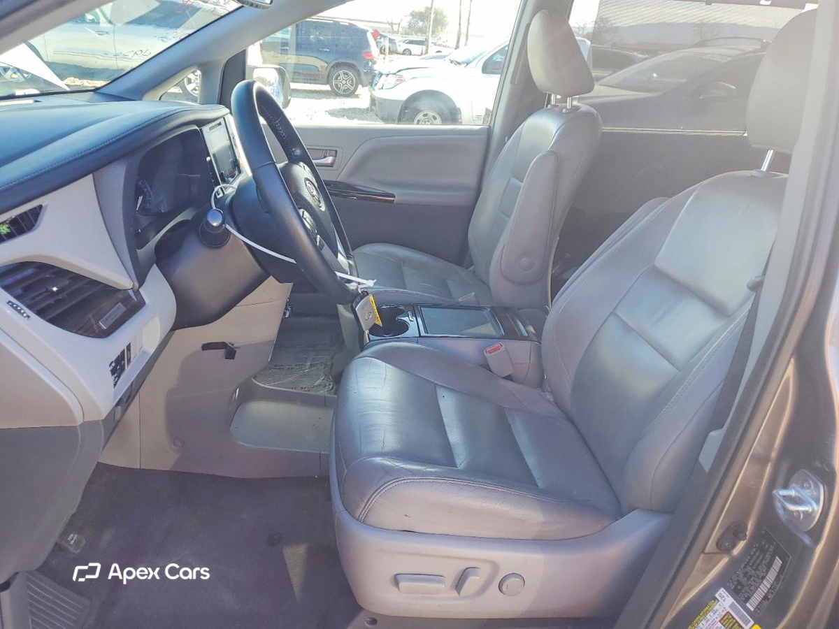 Toyota Sienna 2015