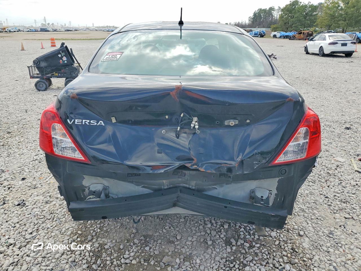 Nissan Versa 2015
