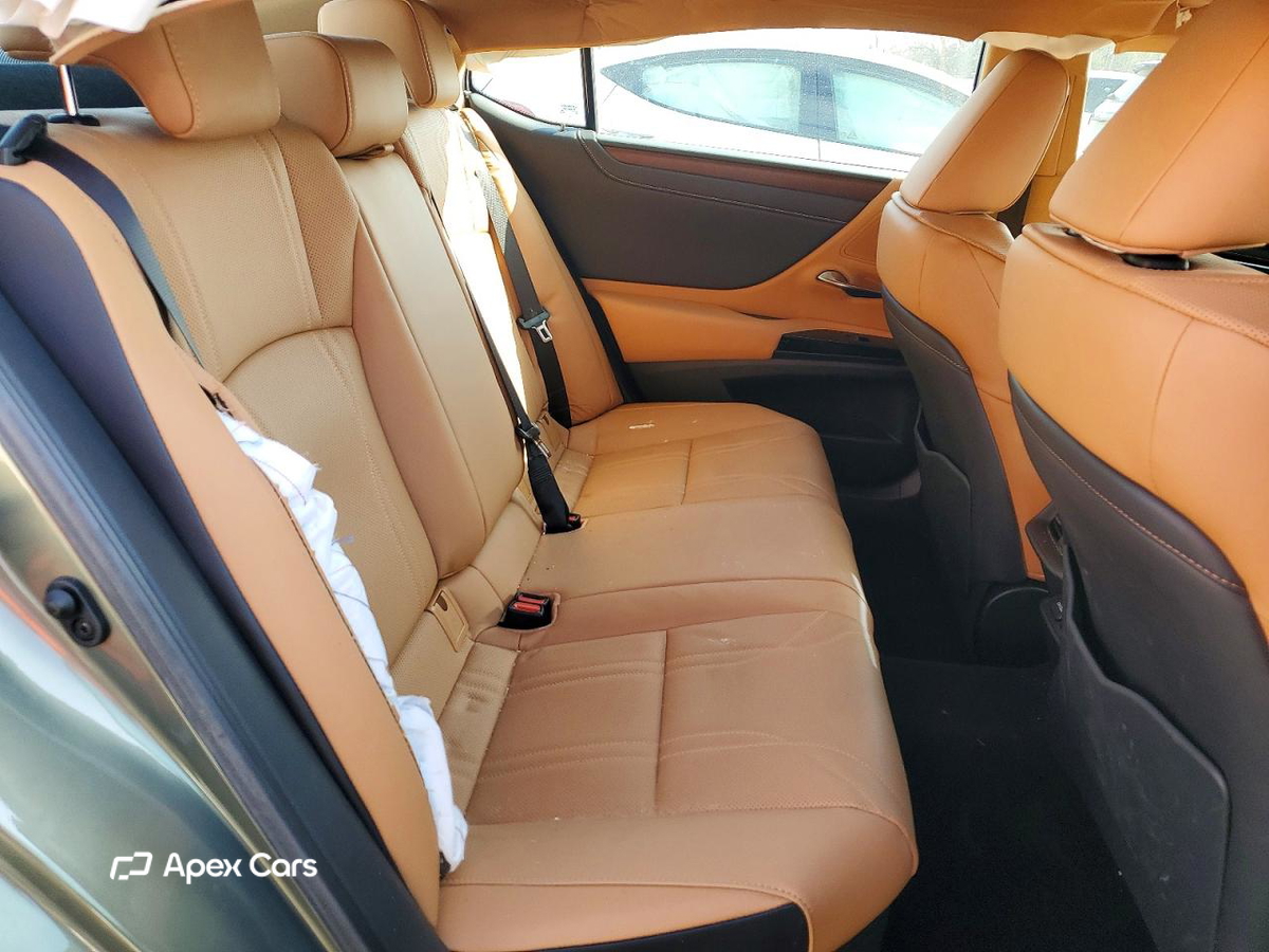 Lexus ES 2025