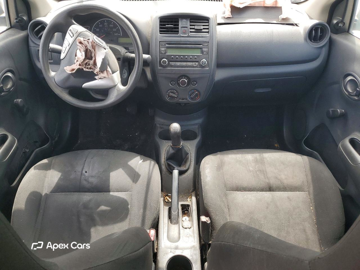 Nissan Versa 2015