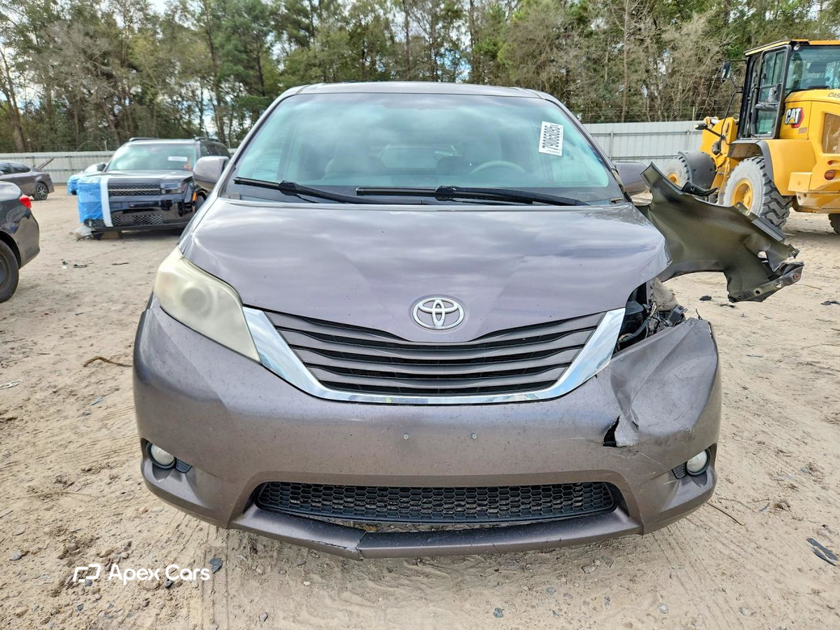 Toyota Sienna 2011