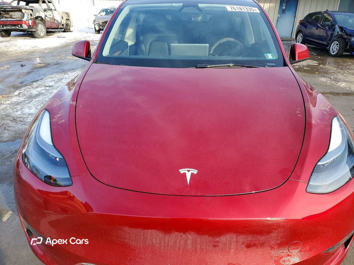 Tesla Model Y 2025