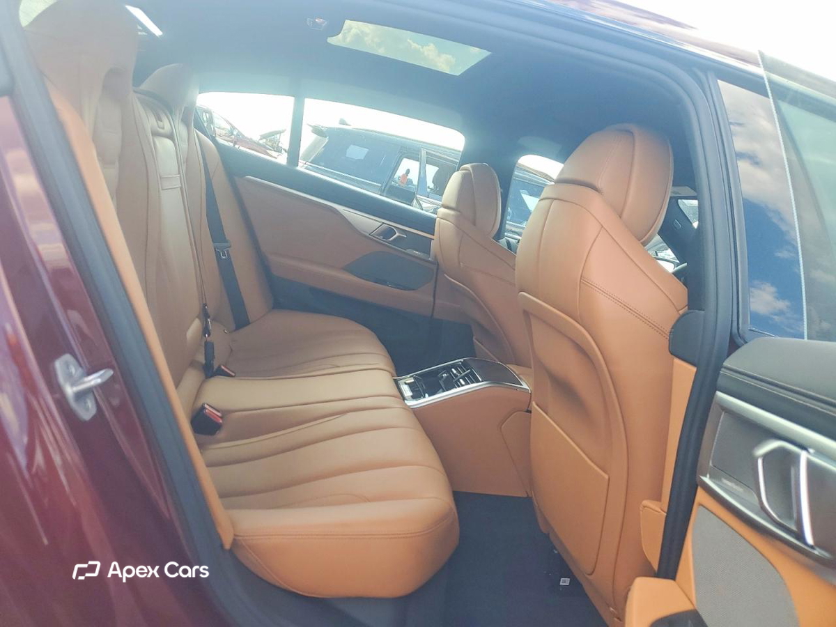 BMW M8 2025