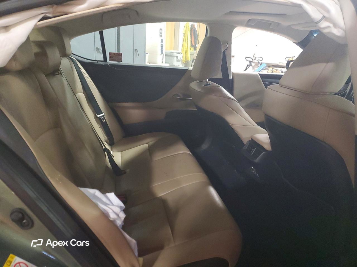 Lexus ES 2019