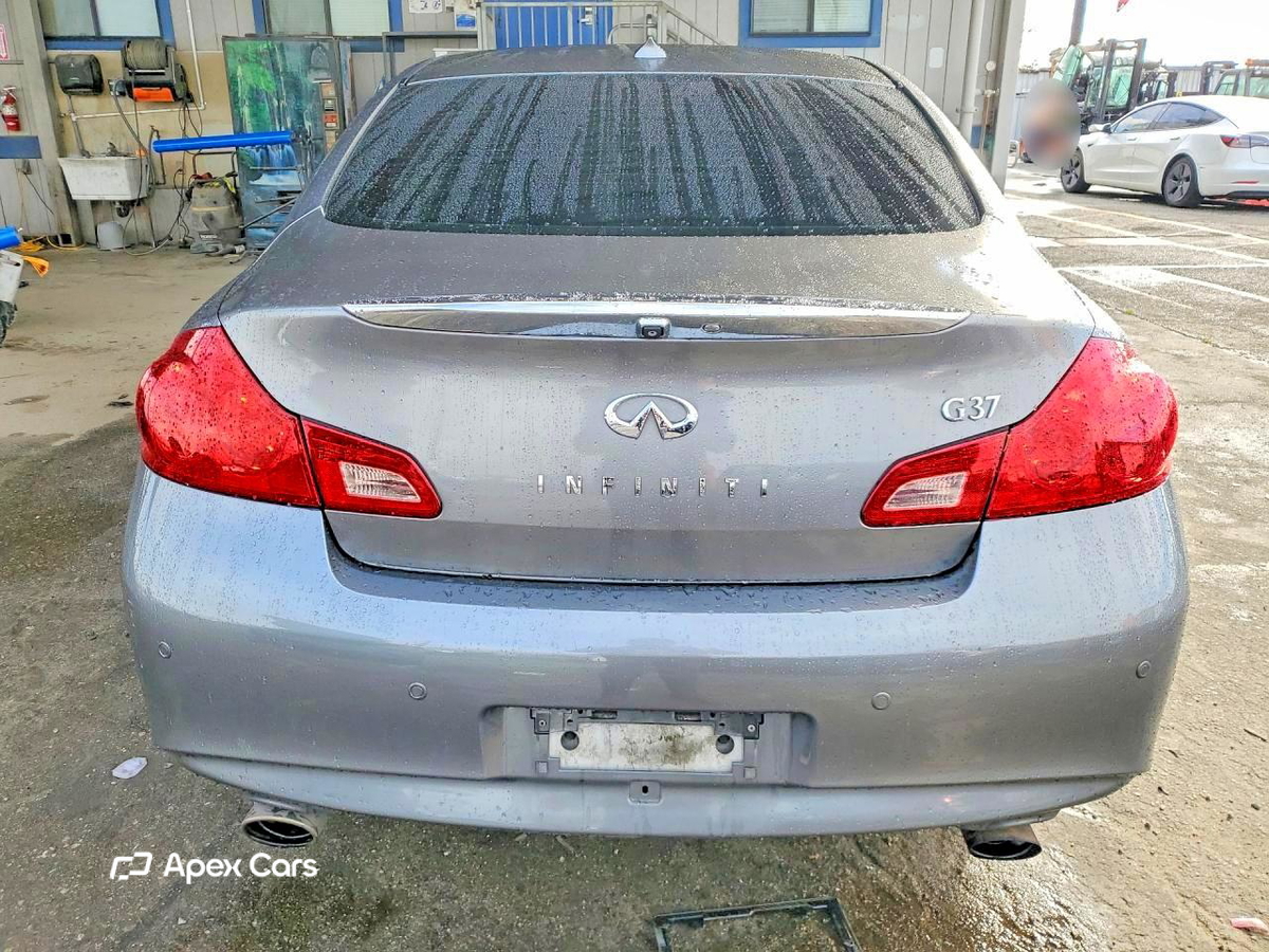 Infiniti G 2012
