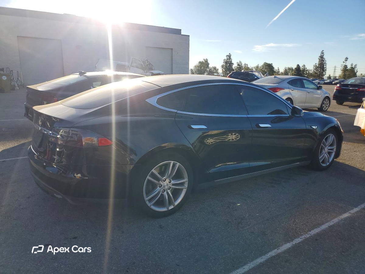 Tesla Model S 2015