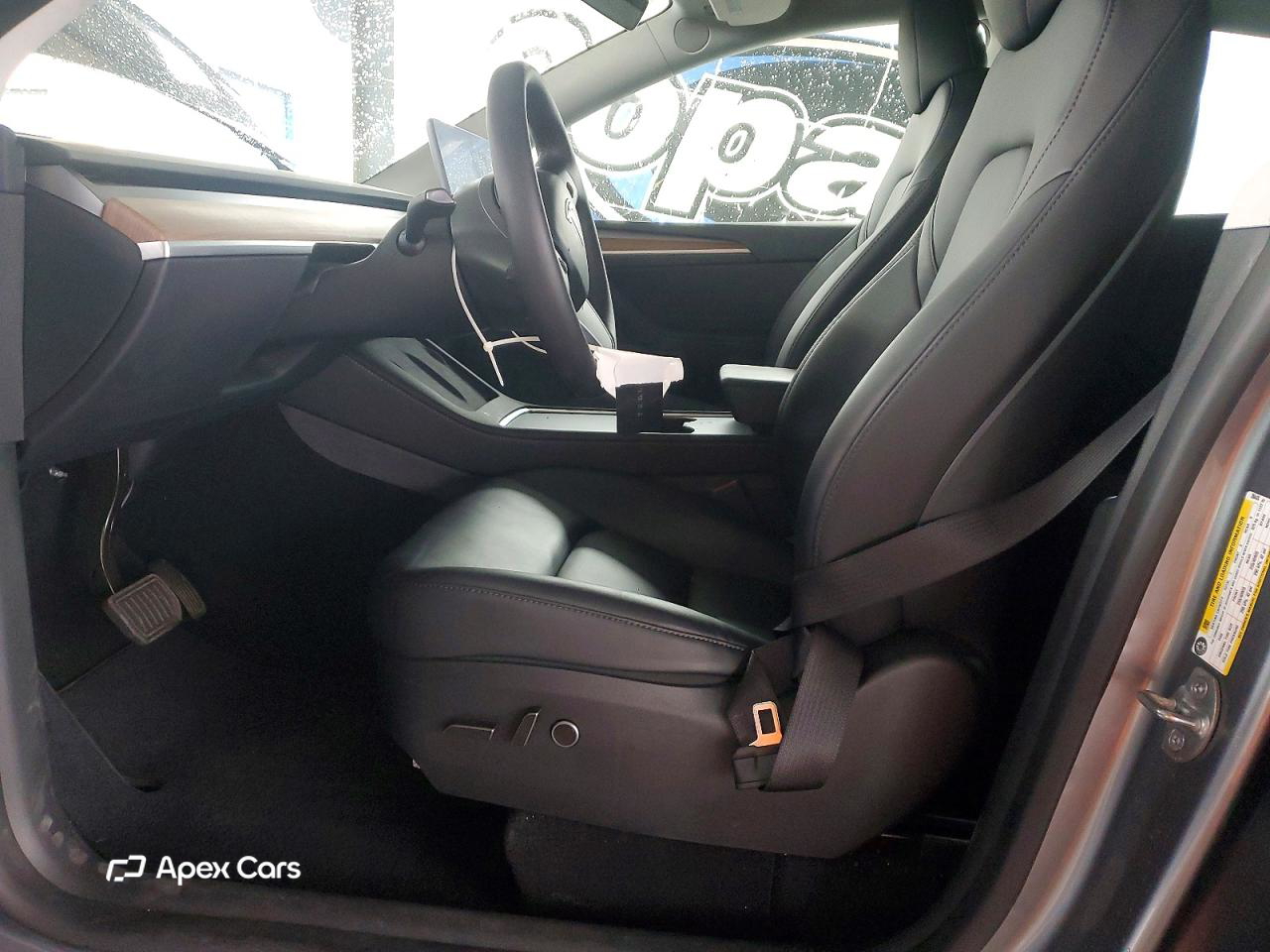Tesla Model Y 2025