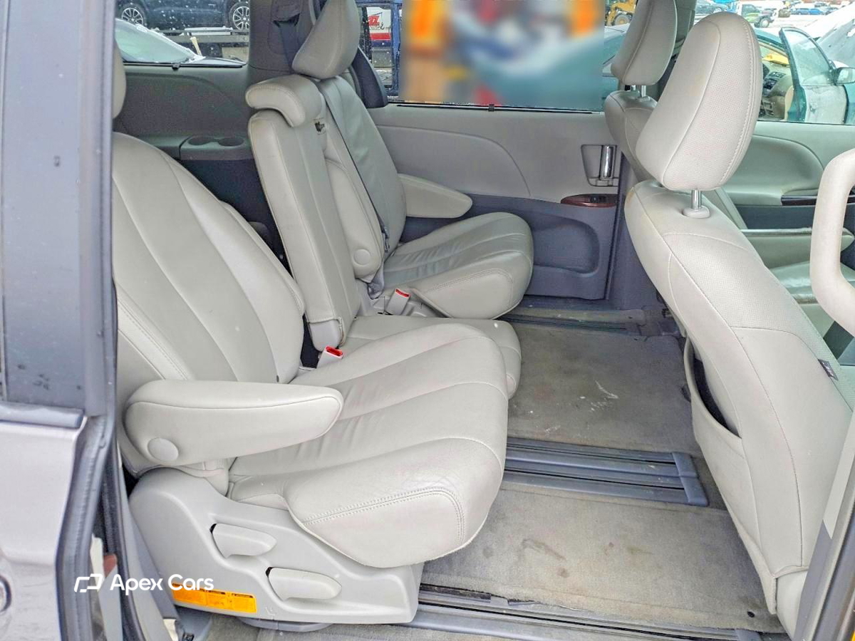 Toyota Sienna 2013