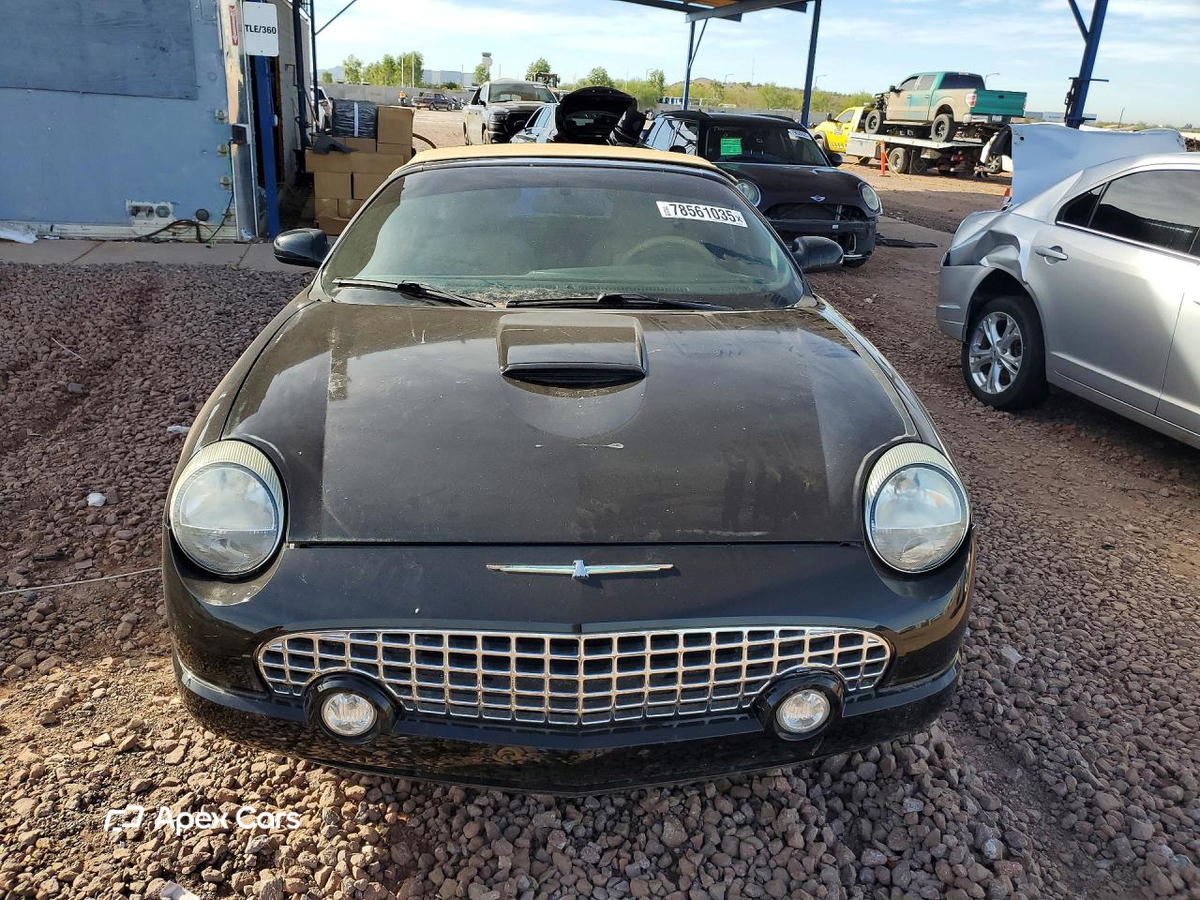 Ford Thunderbird 2004
