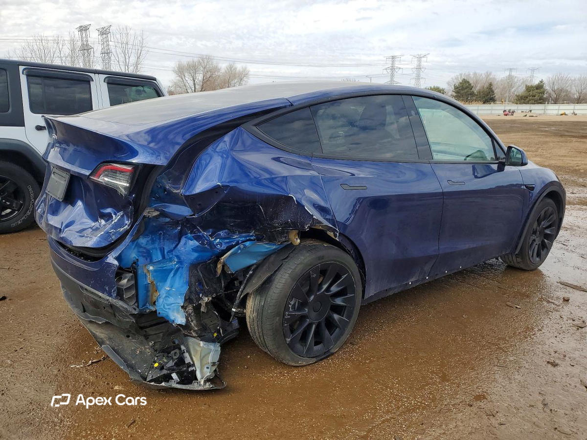 Tesla Model Y 2024