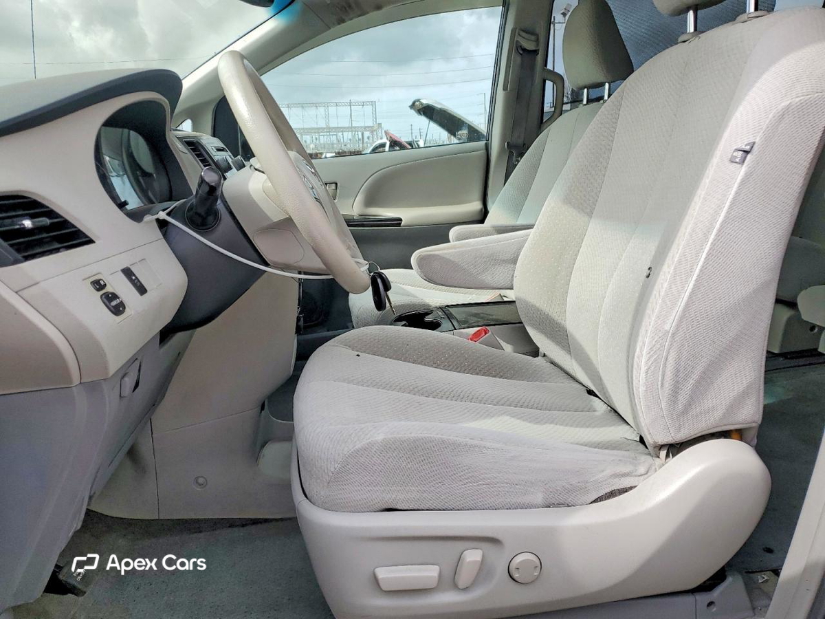 Toyota Sienna 2012
