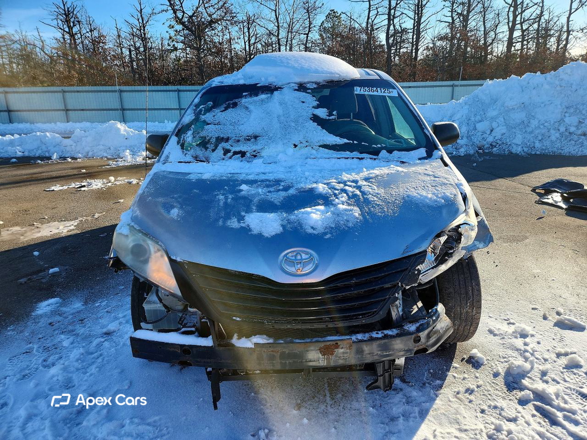 Toyota Sienna 2011