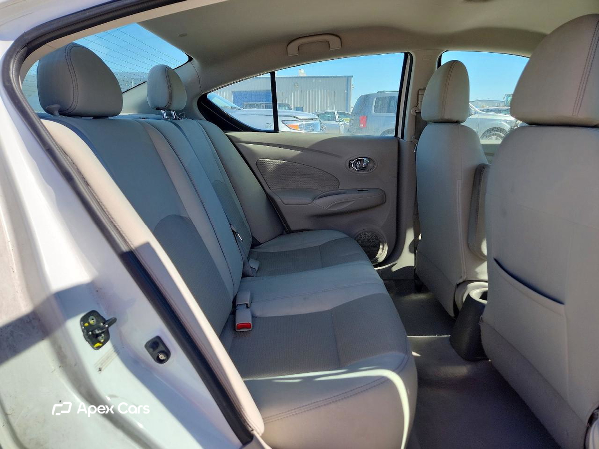 Nissan Versa 2015