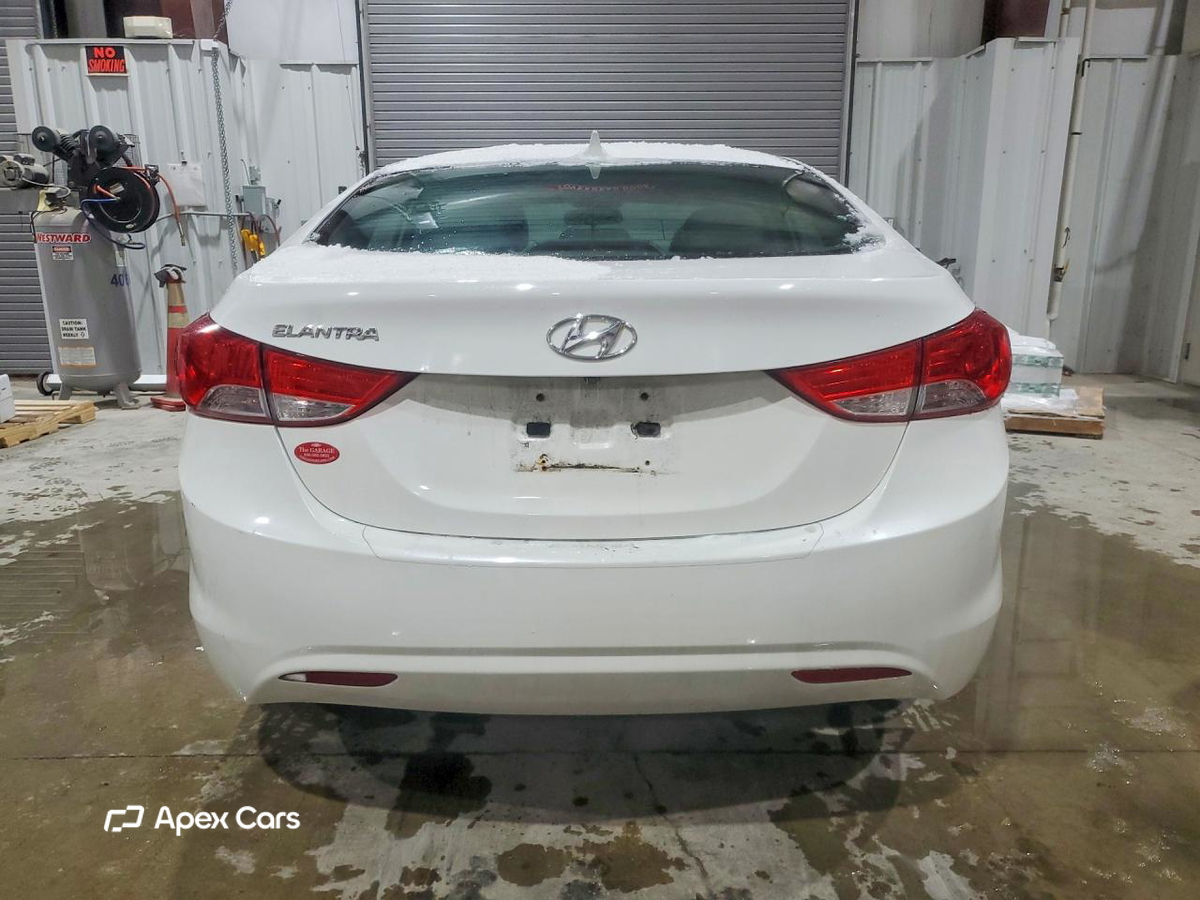 Hyundai Elantra 2012