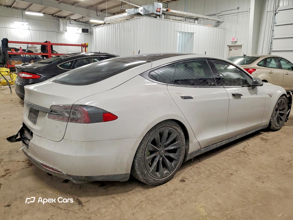 Tesla Model S 2015