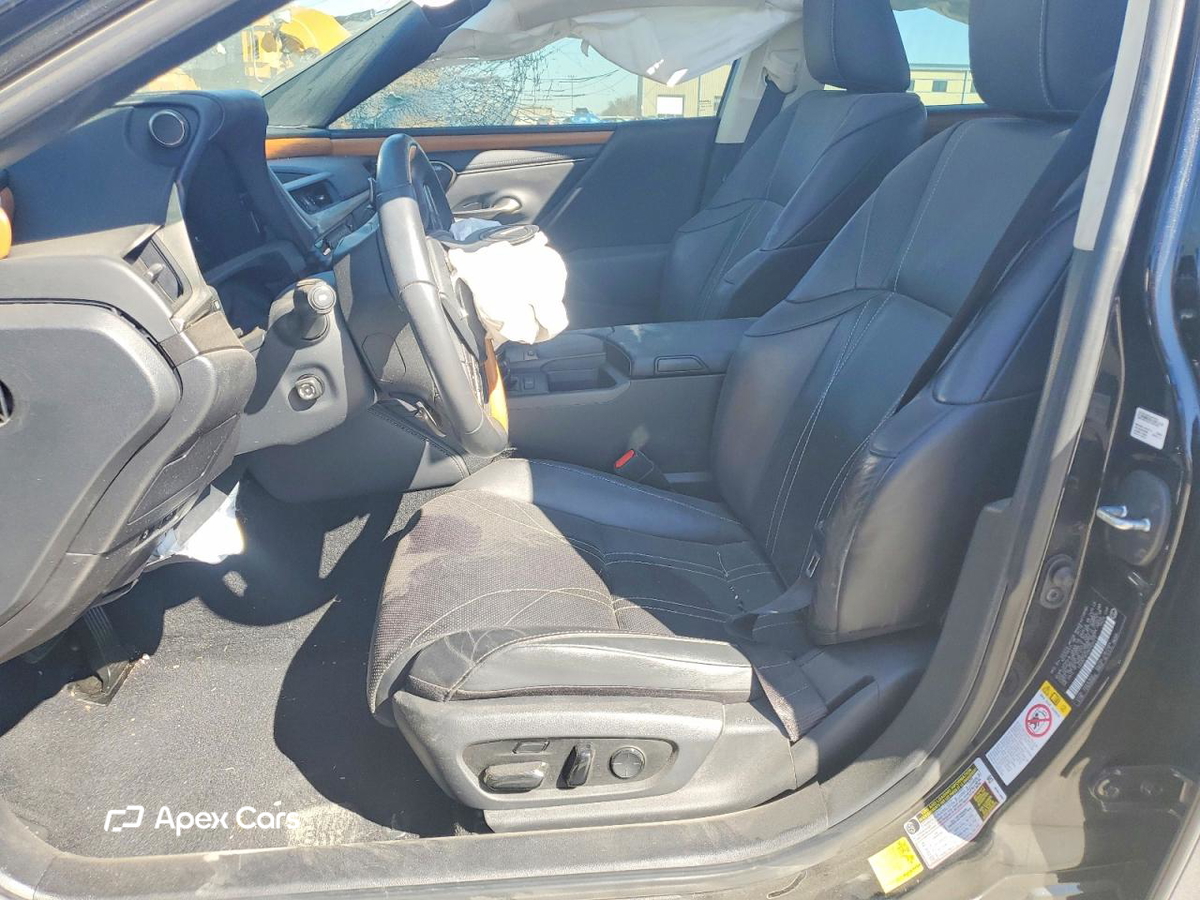 Lexus ES 2019