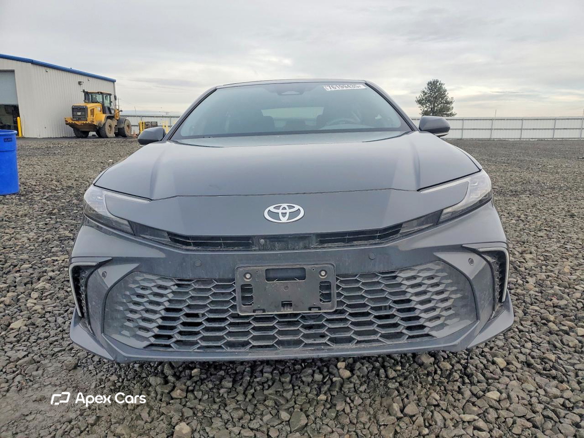 Toyota Camry 2025