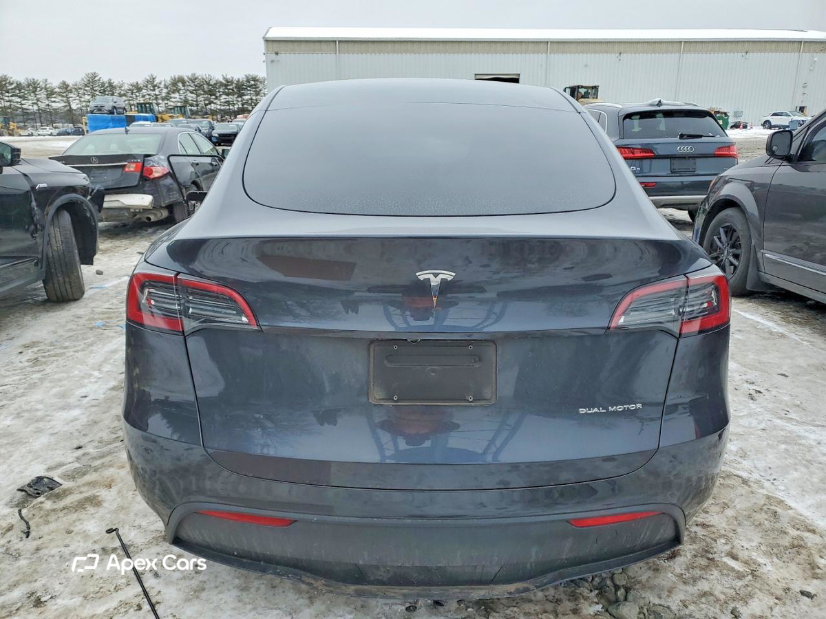 Tesla Model Y 2024