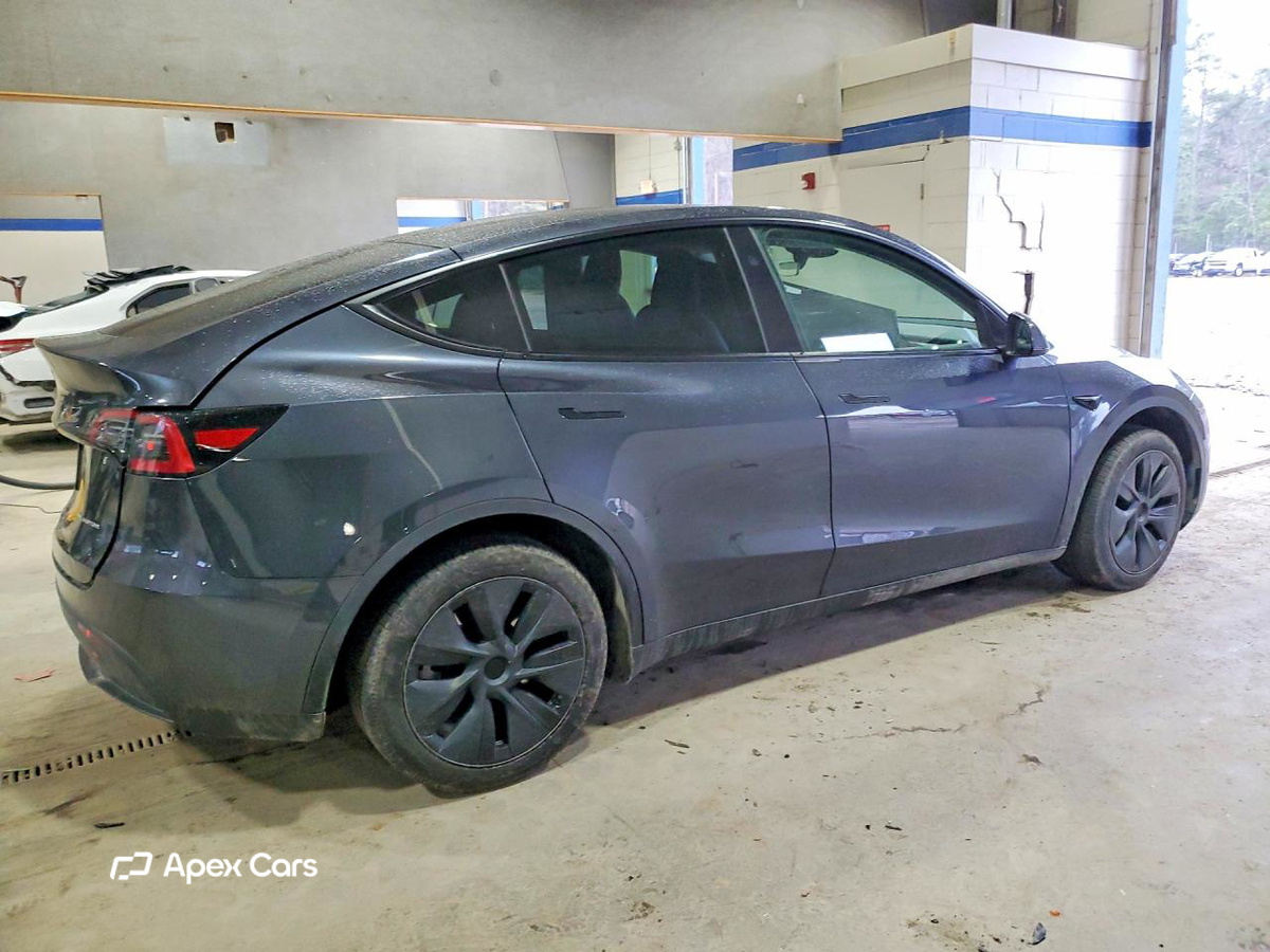 Tesla Model Y 2025