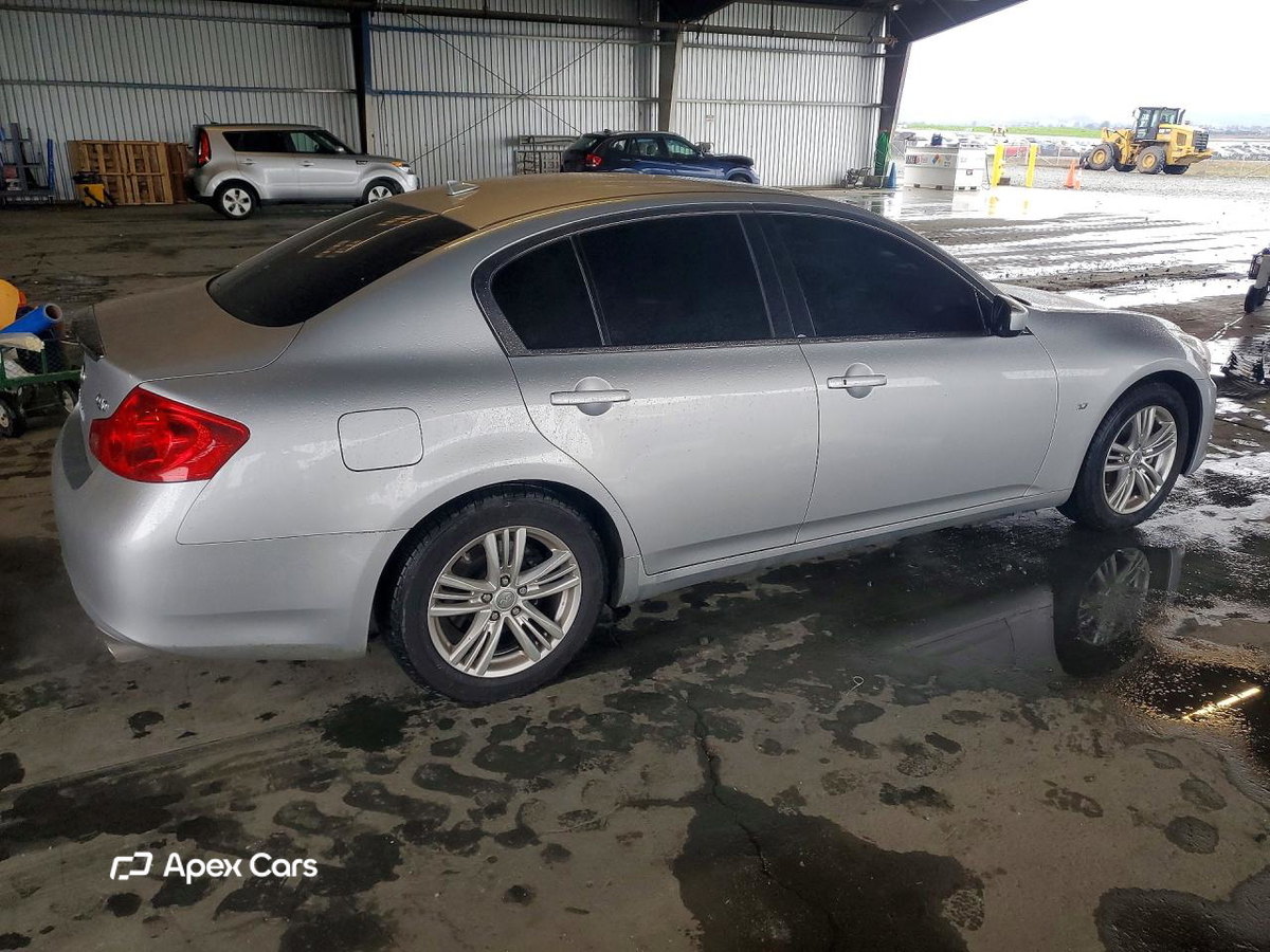 Infiniti Q40 2015