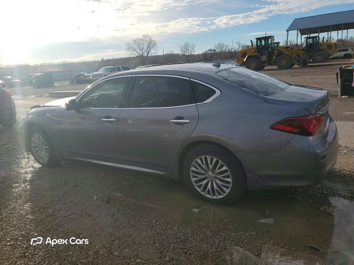 Infiniti Q70 2015