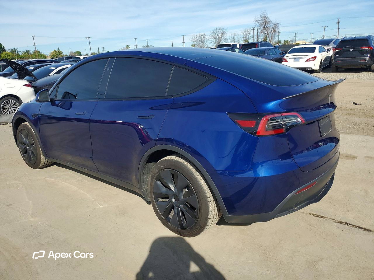 Tesla Model Y 2025