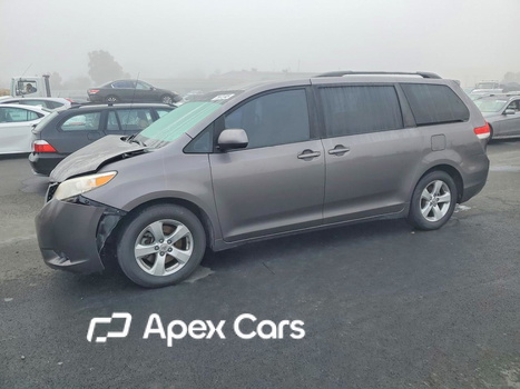 Toyota Sienna 2011 - Image 1 of 13