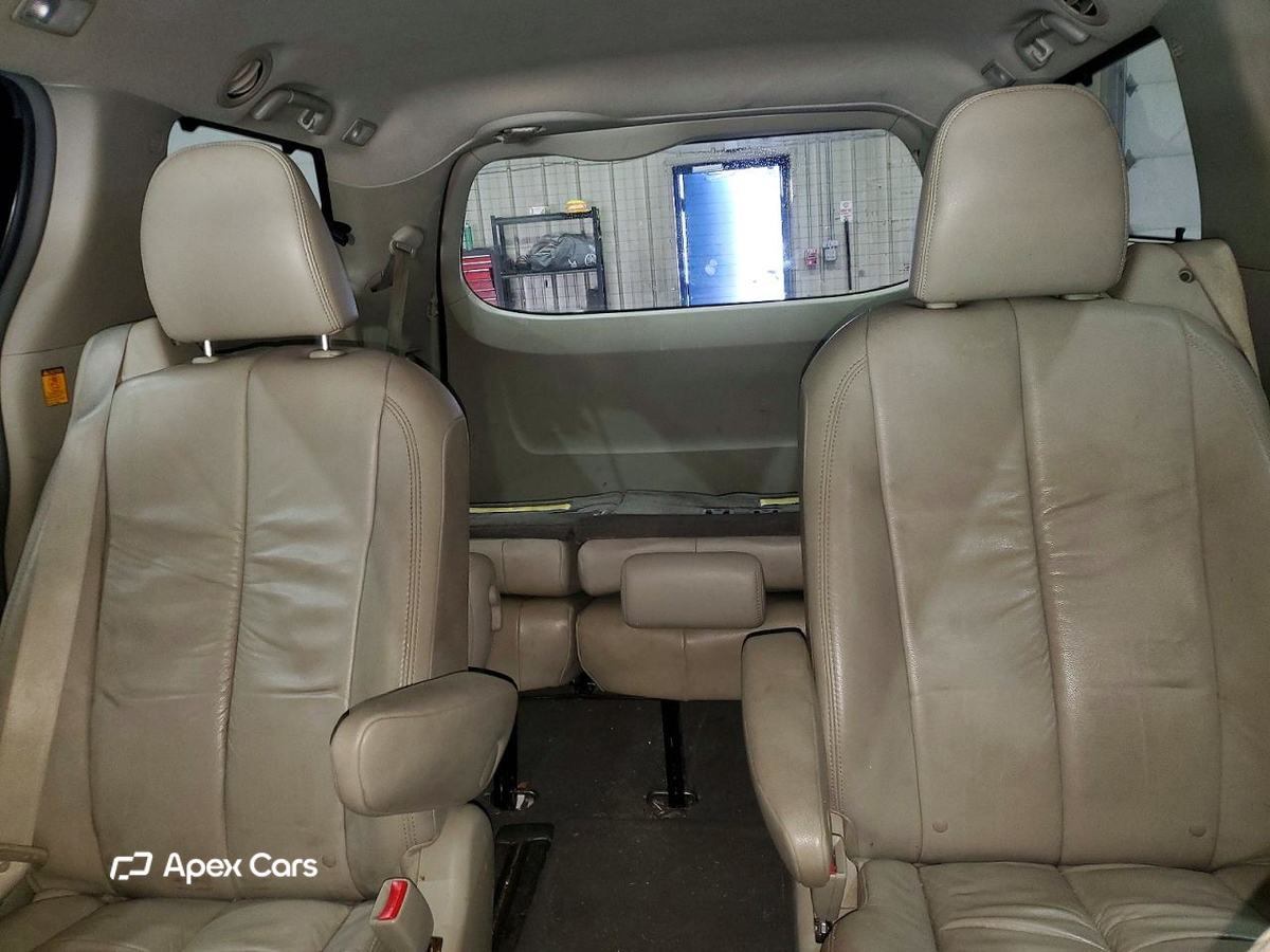 Toyota Sienna 2011