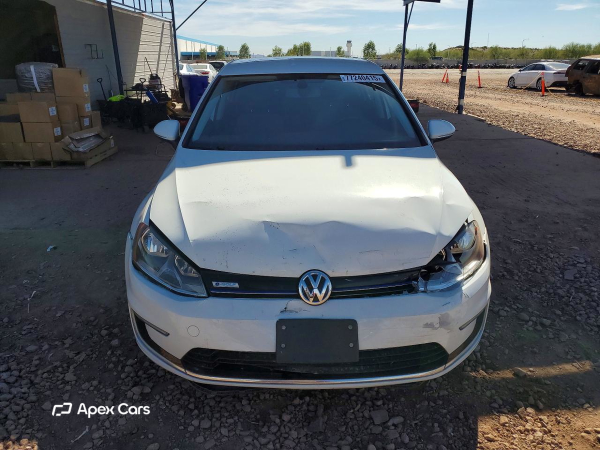 Volkswagen e Golf 2016