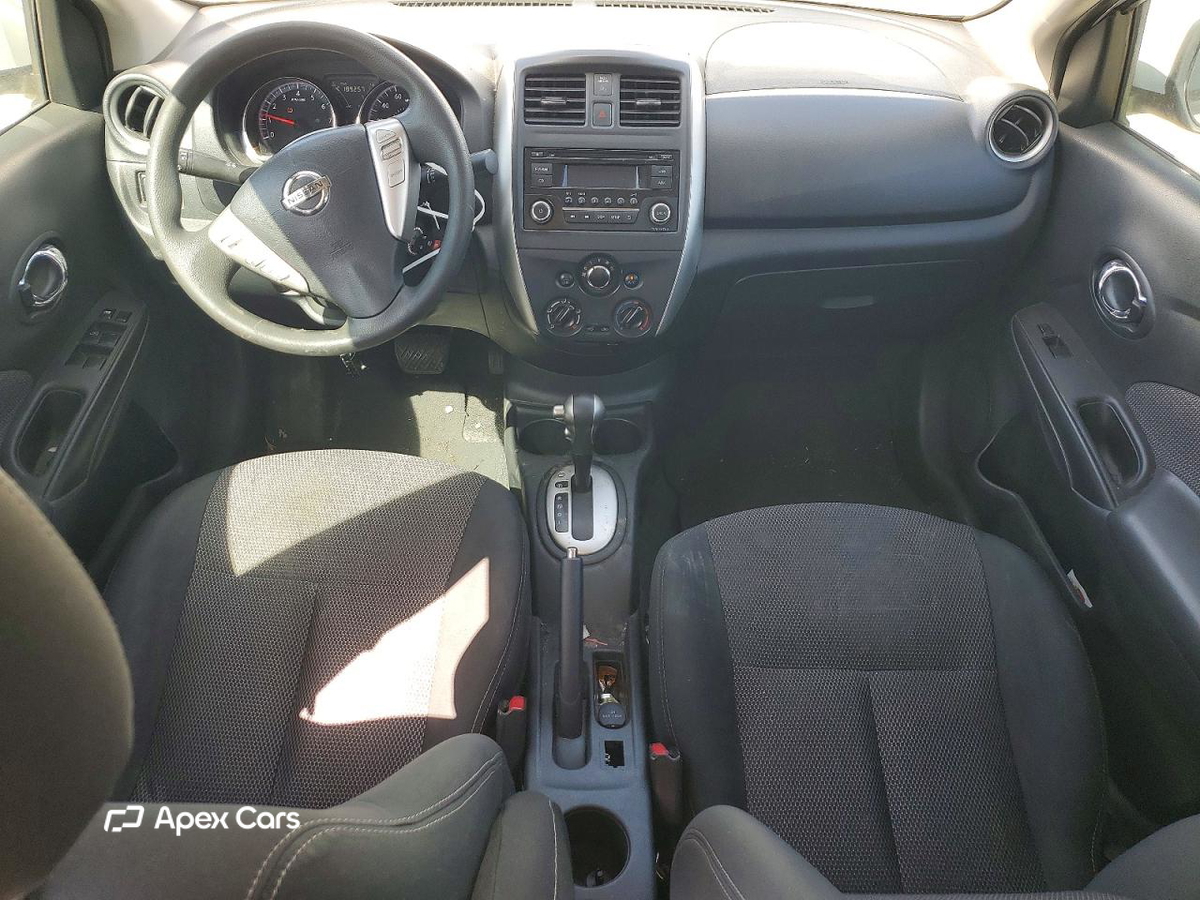 Nissan Versa 2015