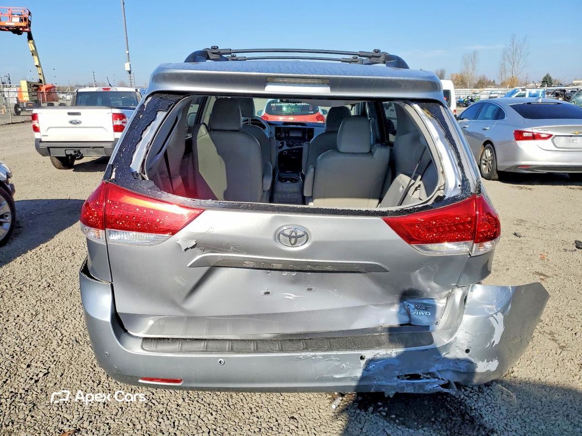Toyota Sienna 2013