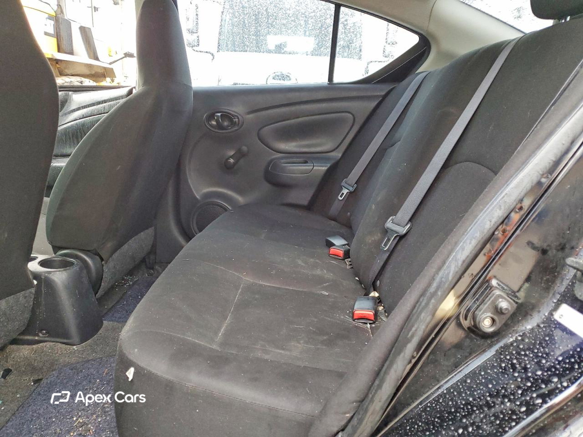 Nissan Versa 2015