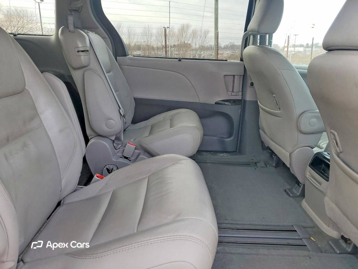 Toyota Sienna 2015