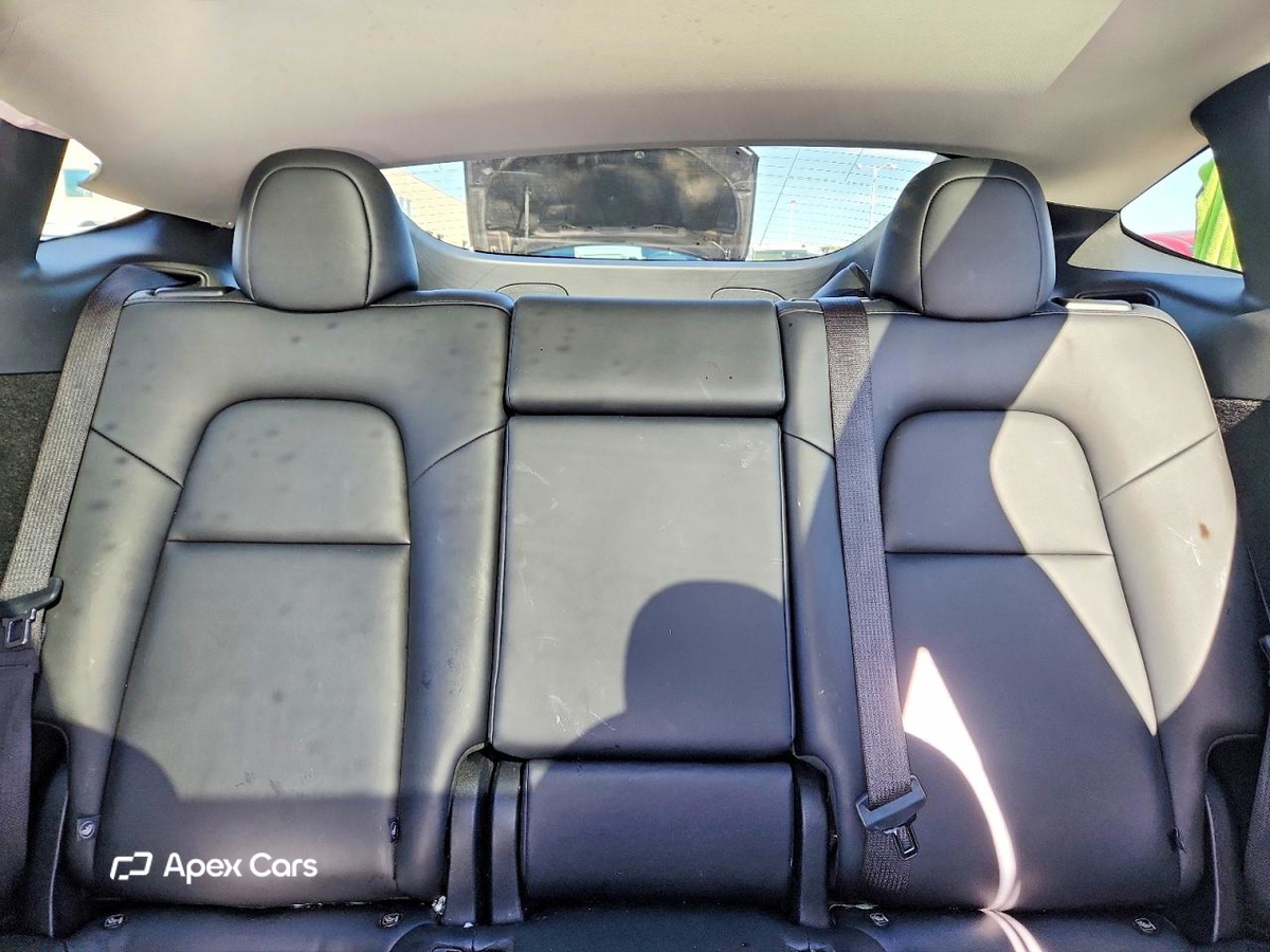Tesla Model Y 2025