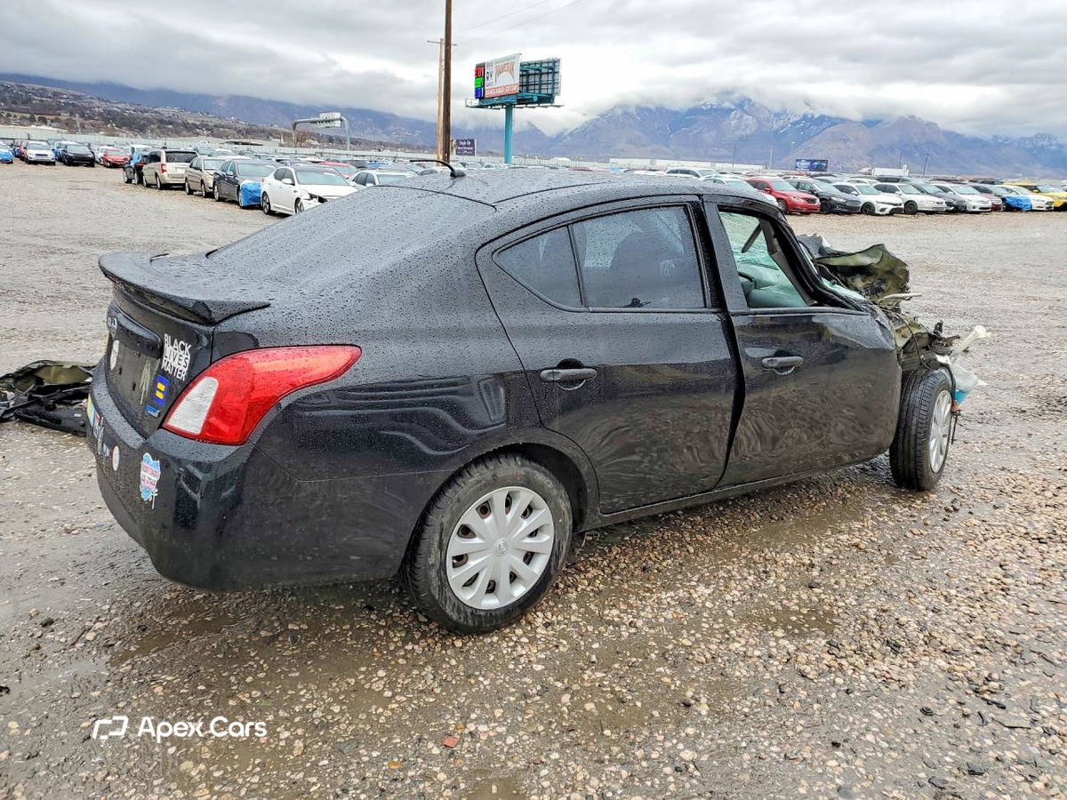 Nissan Versa 2015