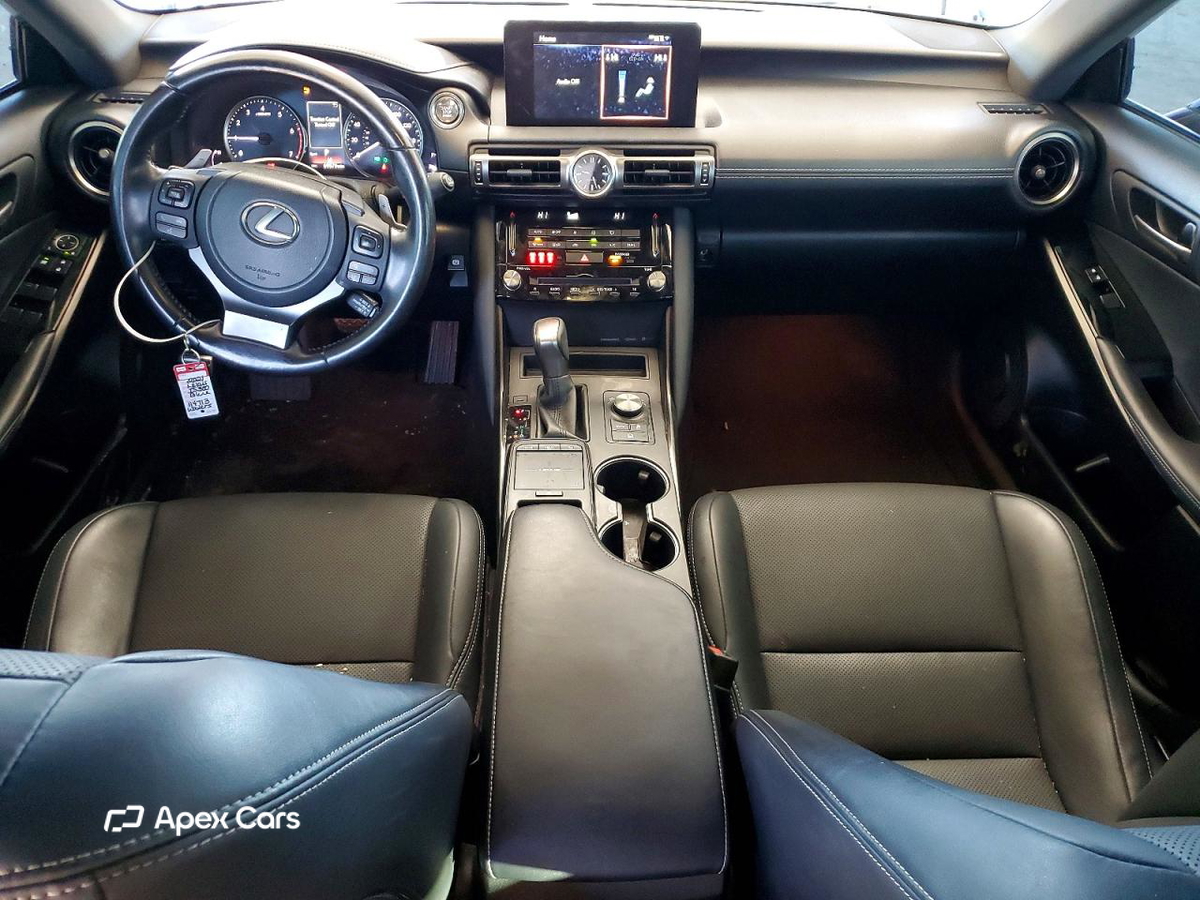 Lexus IS 2021
