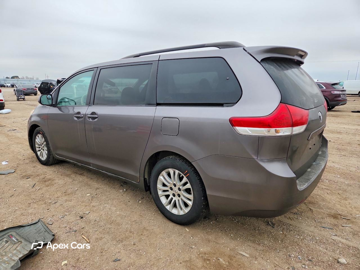 Toyota Sienna 2011