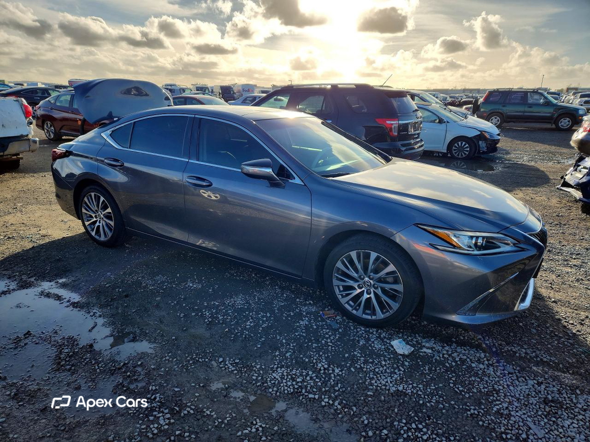 Lexus ES 2019