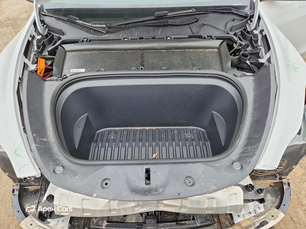 Tesla Model Y 2025