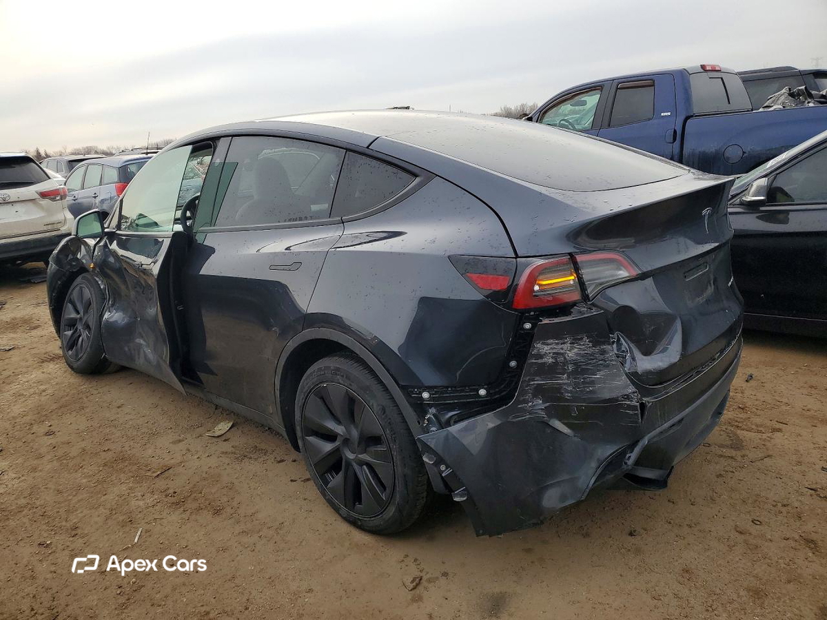 Tesla Model Y 2025