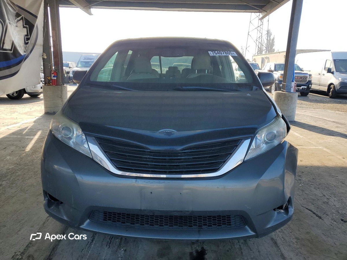 Toyota Sienna 2011