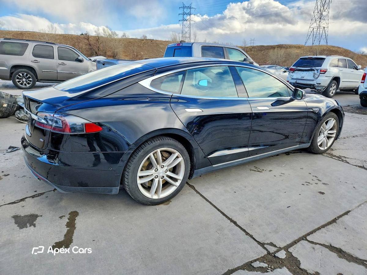 Tesla Model S 2014