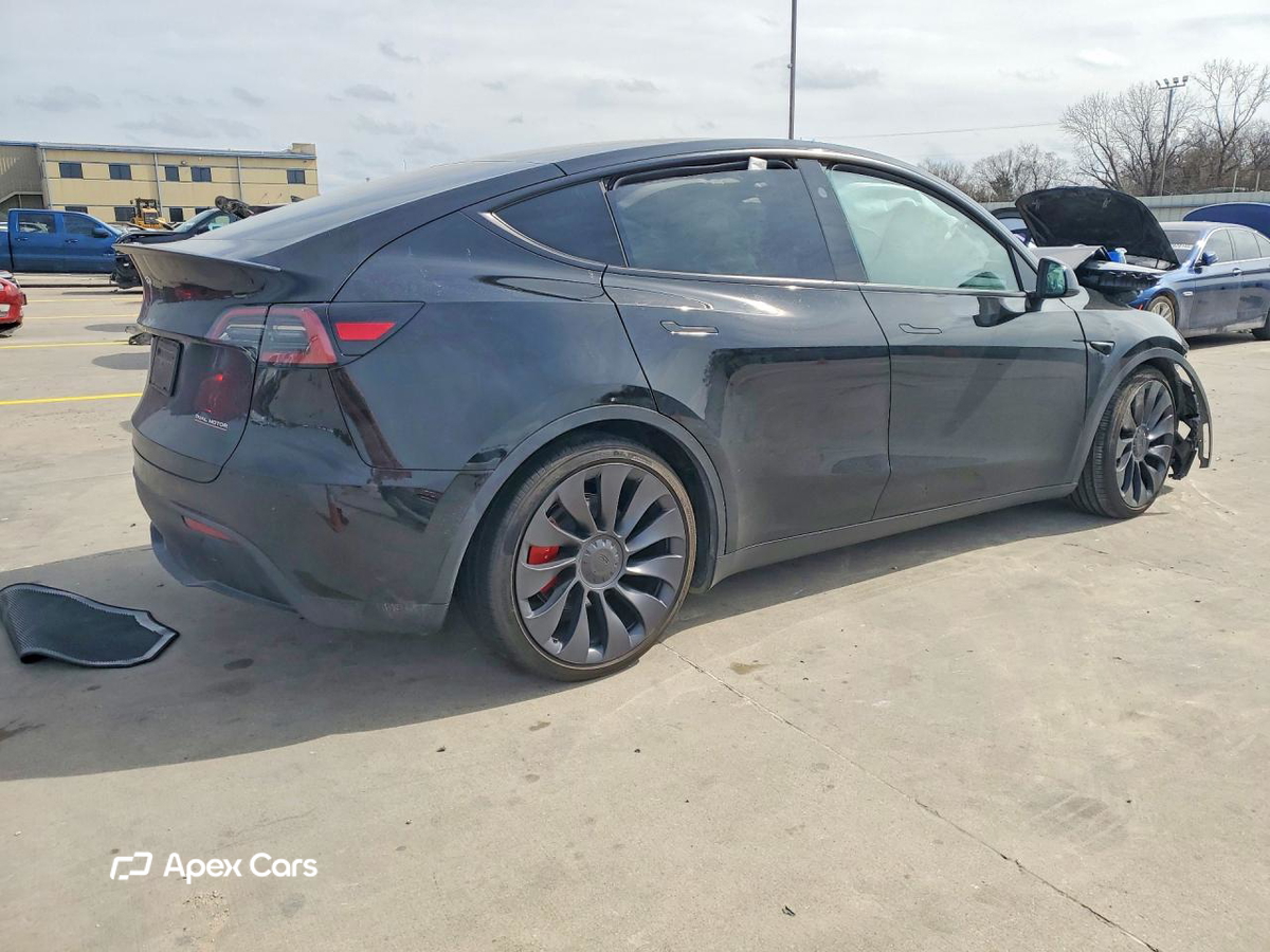 Tesla Model Y 2025