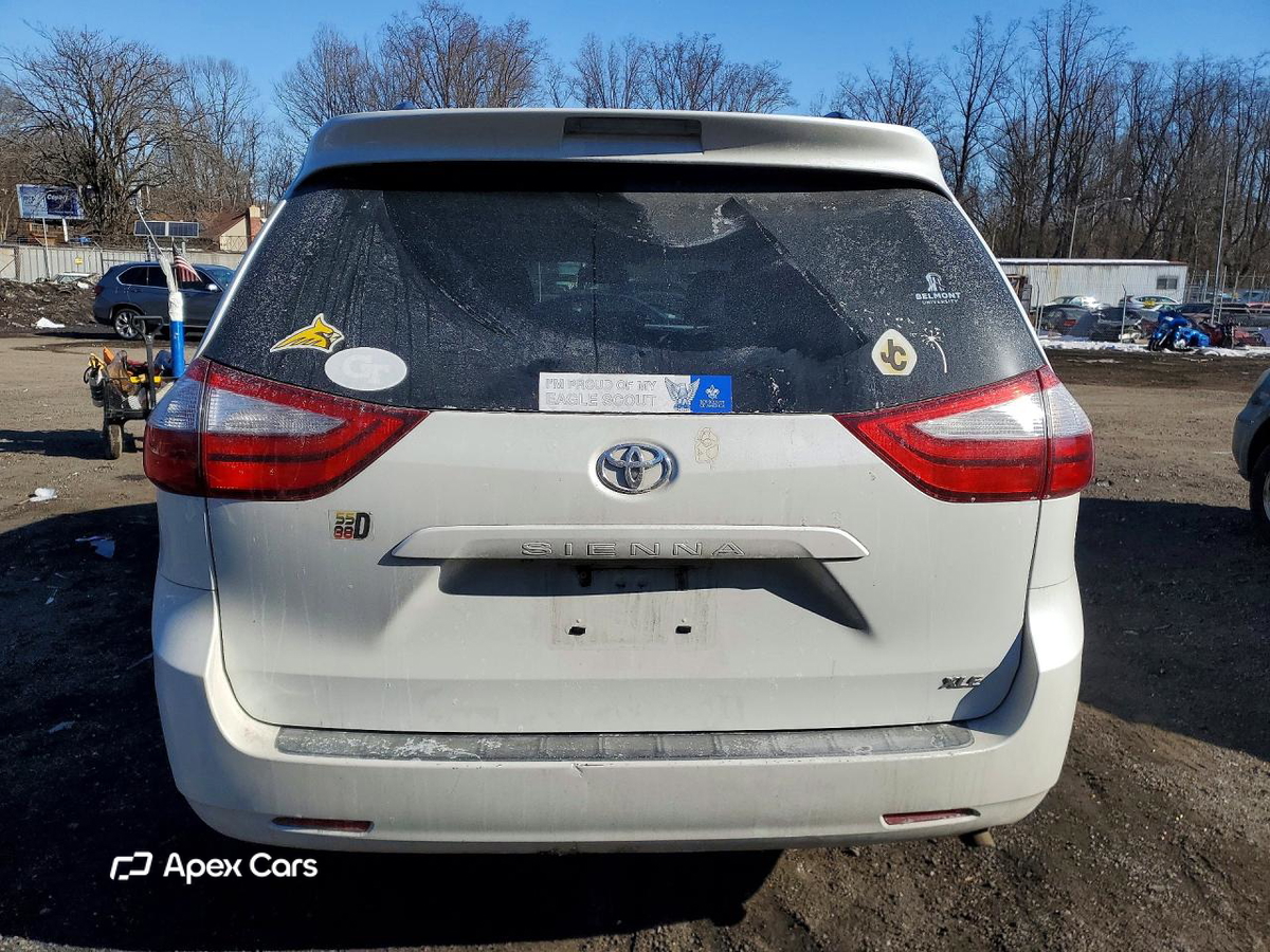 Toyota Sienna 2016