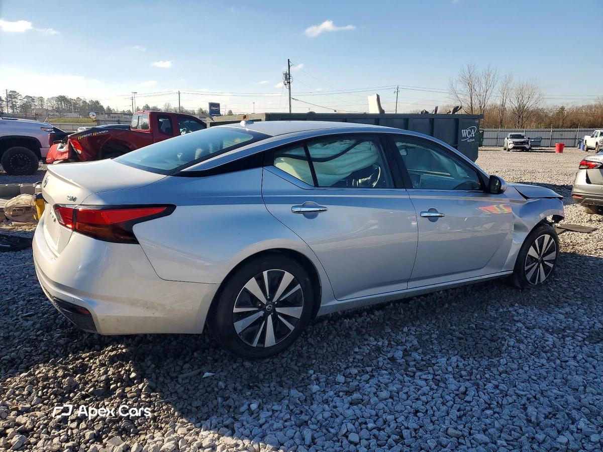 Nissan Altima 2021