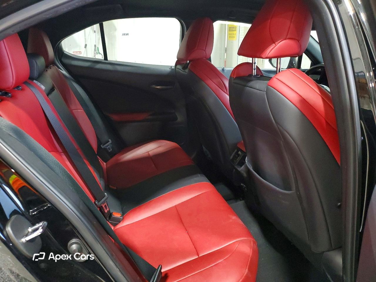 Lexus UX 2021
