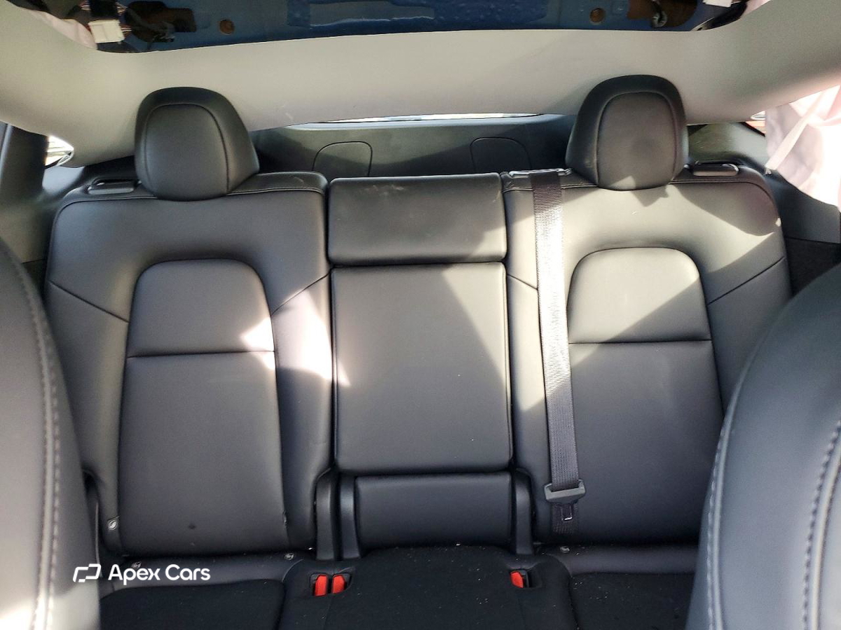 Tesla Model Y 2025