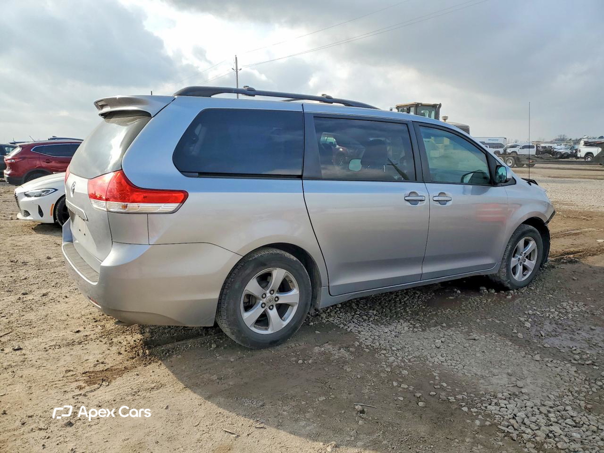 Toyota Sienna 2011