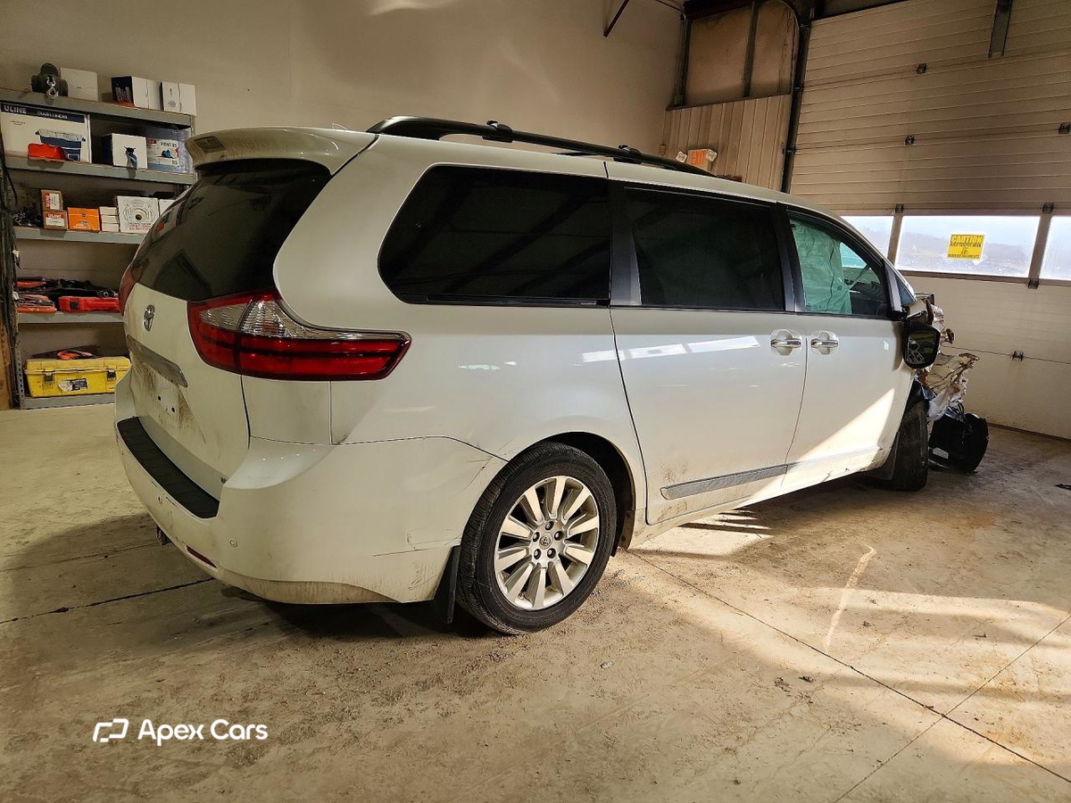 Toyota Sienna 2016